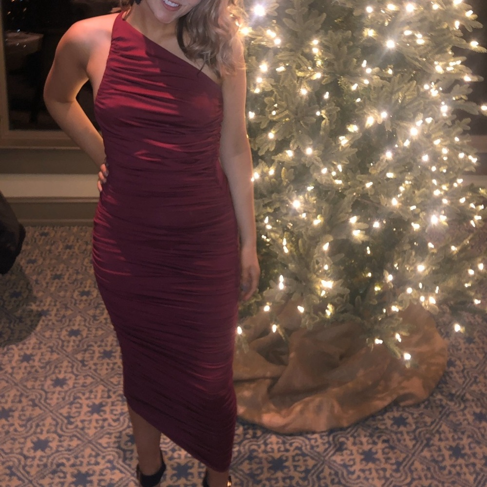 BEAUTI Oh Polly dress - midi length - maroon - one shoulder - side ruched detail